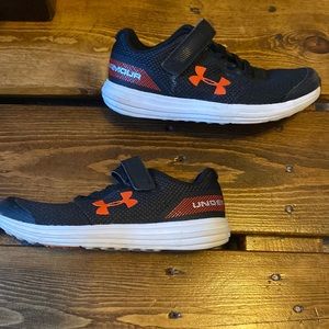 under armour kids size 13.5 strapped used fairly
